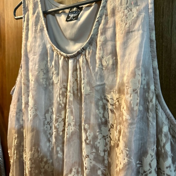 Lace CaliStyle Sleeveless Blouse in Taupe - Picture 3 of 4